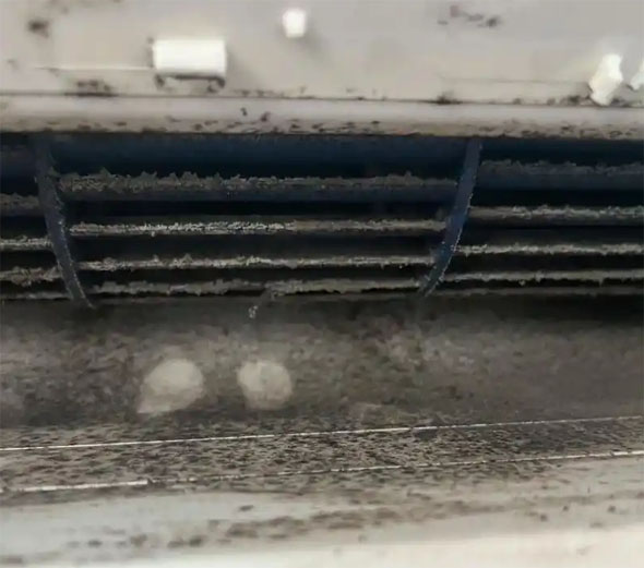 兴文空调吹的风有股烧焦味是怎么回事